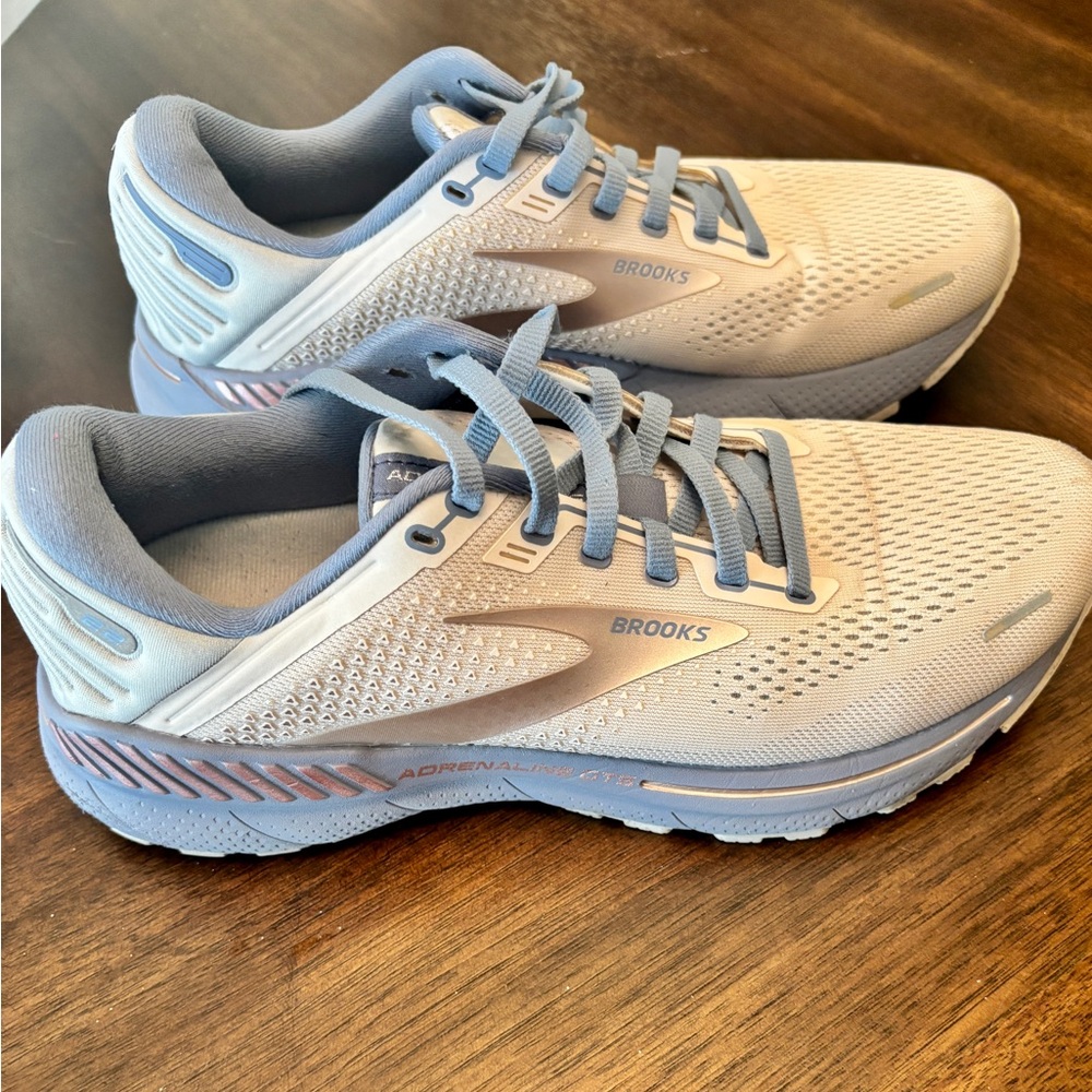 Brooks Women's Running Shoes - Light Gray and Blue